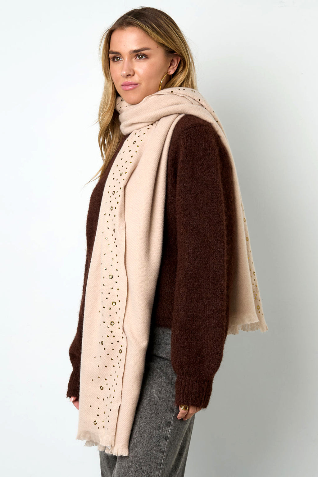 Winter scarf with stones