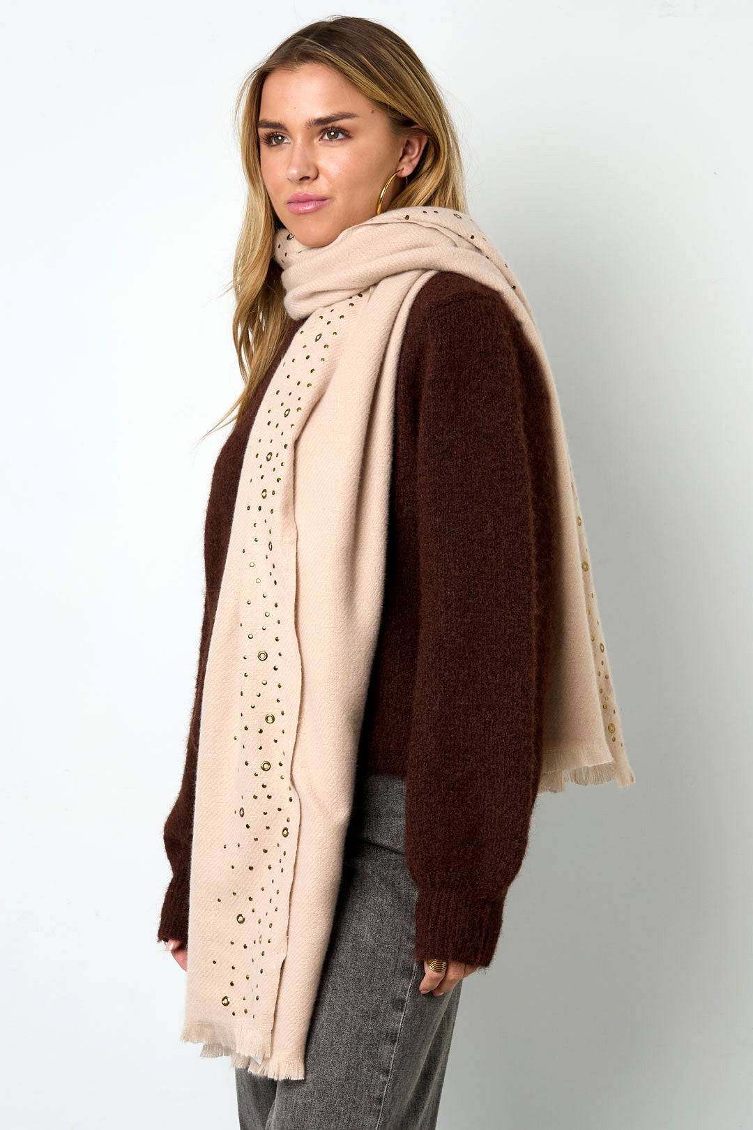 Winter scarf with stones