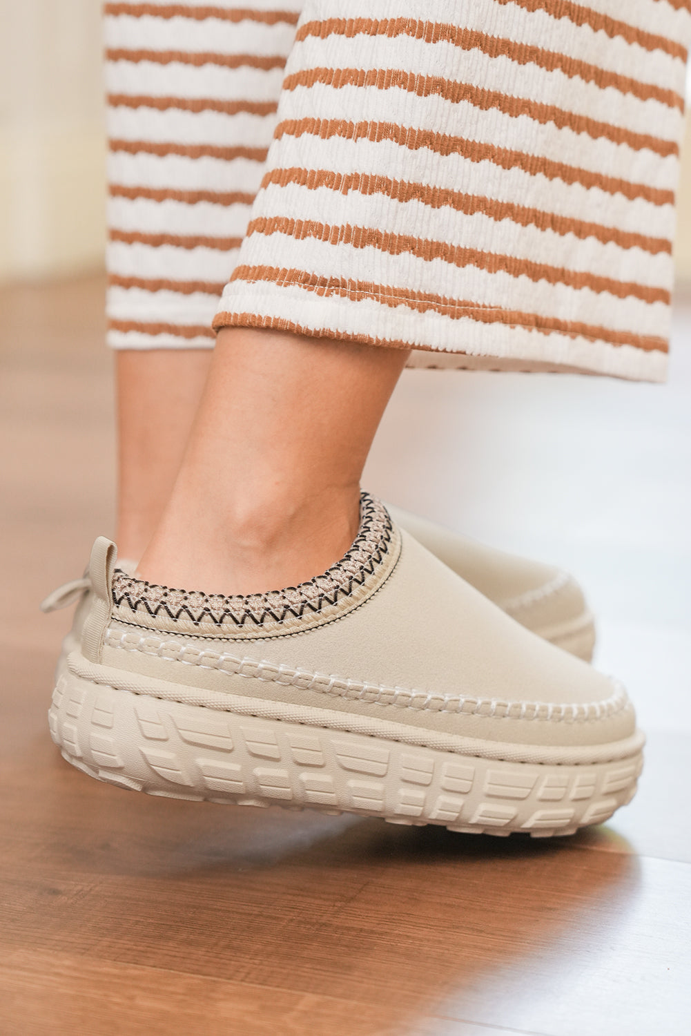 White Contrast Stitch  Winter Clog Slippers